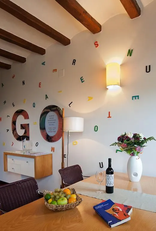 Apartamentos La Casa De Les Lletres Barcelona 3*,